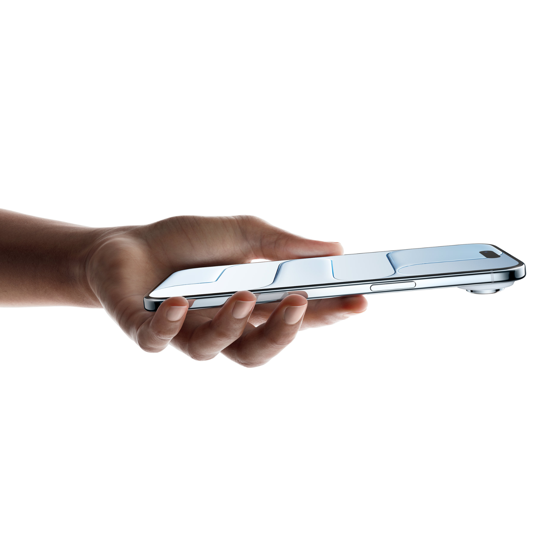 Perfil lateral de un iPhone 17 Air en color blanco o plateado, mostrando su diseño ultrafino y el módulo de cámara protuberante, sostenido por una mano.
