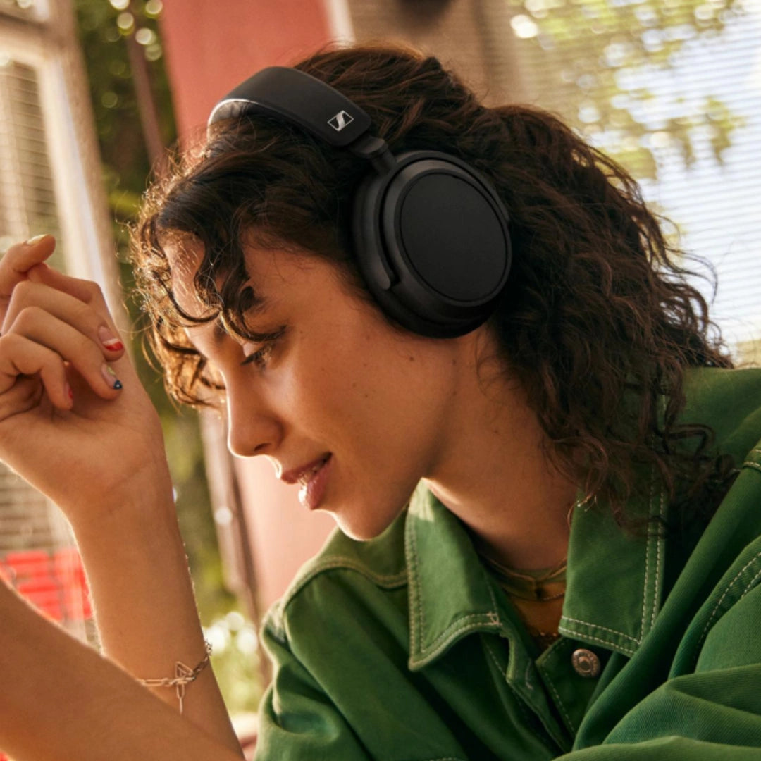 Sennheiser ACCENTUM plus Wireless Auriculares Con Bluetooth - Audio Función De Carga Rápida, Autonomía De 50 Horas Y Cancelación De Ruido Activa Híbrida Adaptativa - Blanco