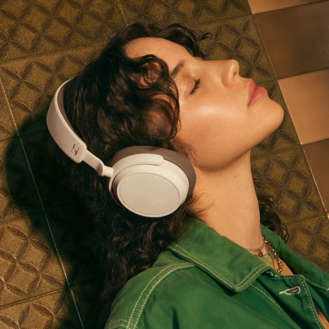 Sennheiser ACCENTUM plus Wireless Auriculares Con Bluetooth - Audio Función De Carga Rápida, Autonomía De 50 Horas Y Cancelación De Ruido Activa Híbrida Adaptativa - Blanco