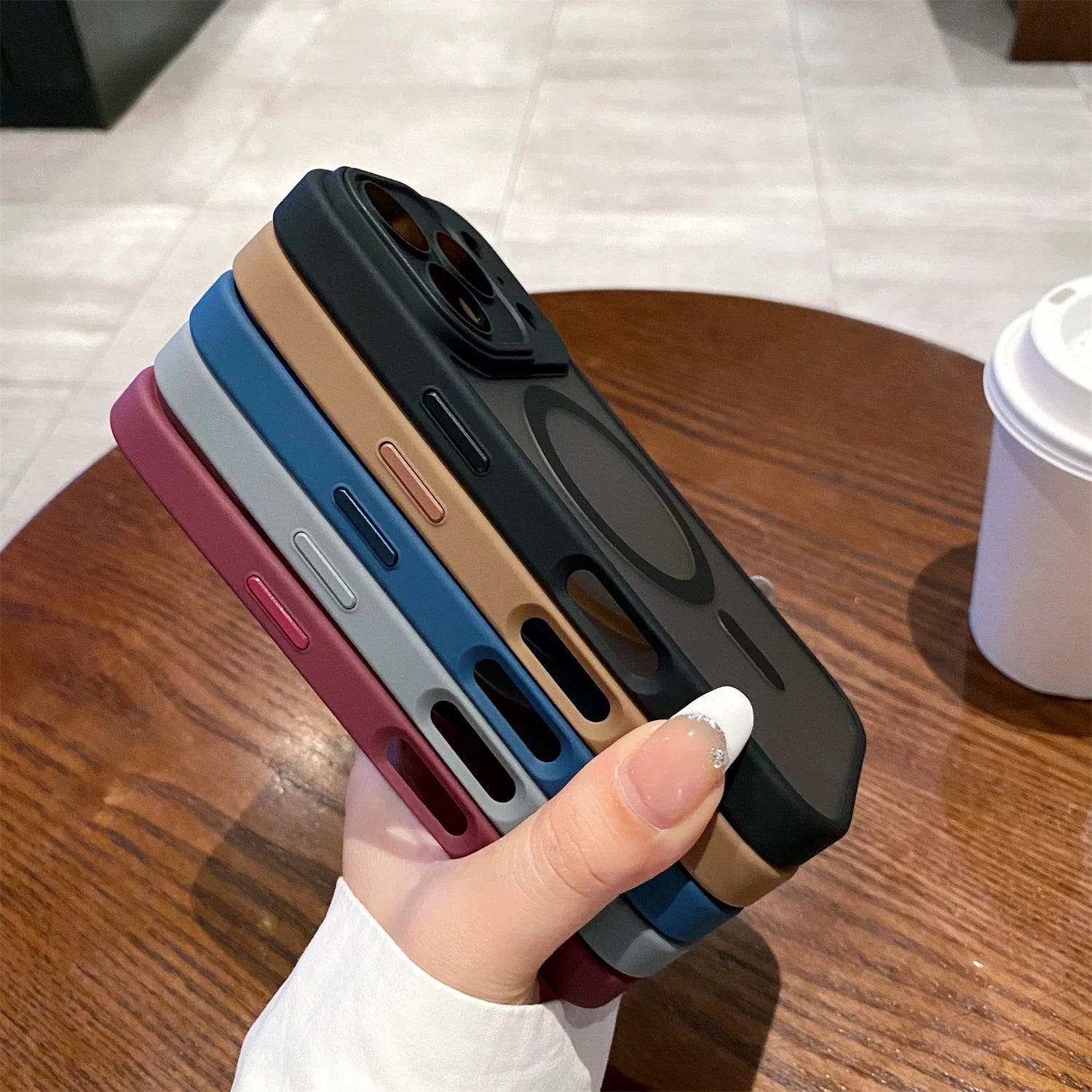 Carcasa Magnética Mate para iPhone 17 | Compatible con Magsafe